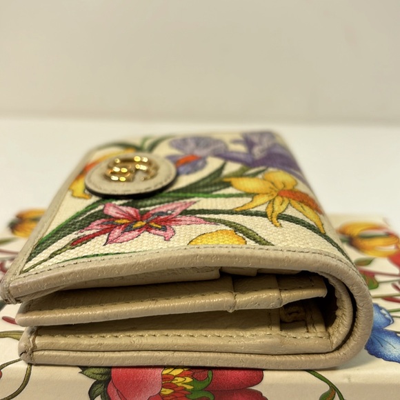 Gucci Floral Wallet Limited Edition! - Picture 2 of 14